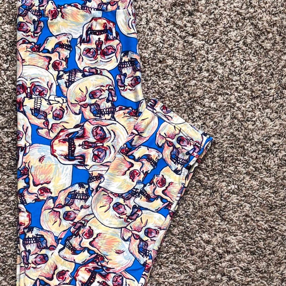 Worn/Washed Once One Size Vintage Lularoe Skulls